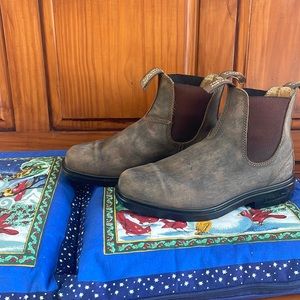Rustic chisel toe blundstones